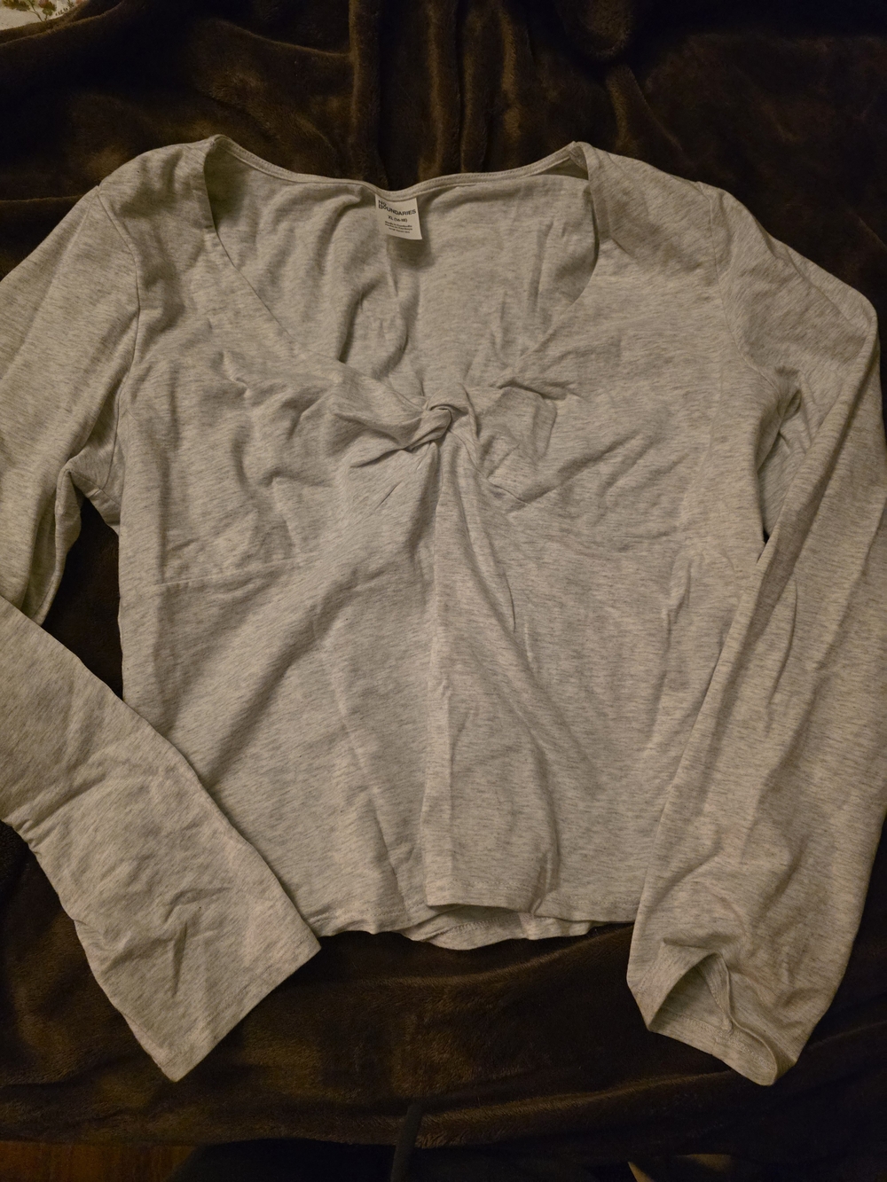 No Boundaries Light Gray Fitted Long-Sleeve Twist-Front Tee